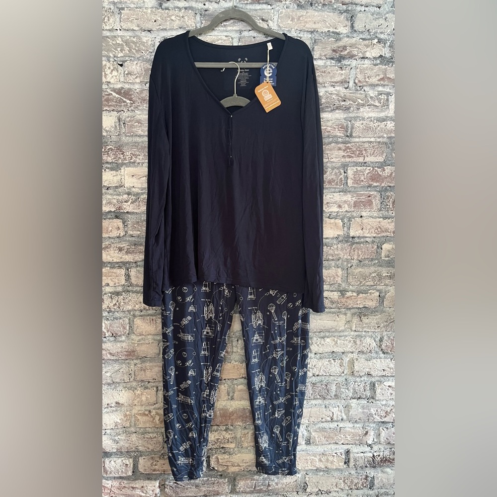 Bellabu bear Bamboo 2 piece Pj/lounge wear
NWT smoke and pet free home giftable🌸 - Picture 4 of 9